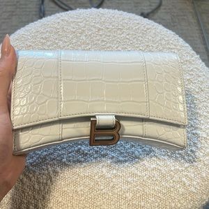 ❌SOLD❌AUTHENTIC BALENCIAGA HOUR GLASS CROSS BODY